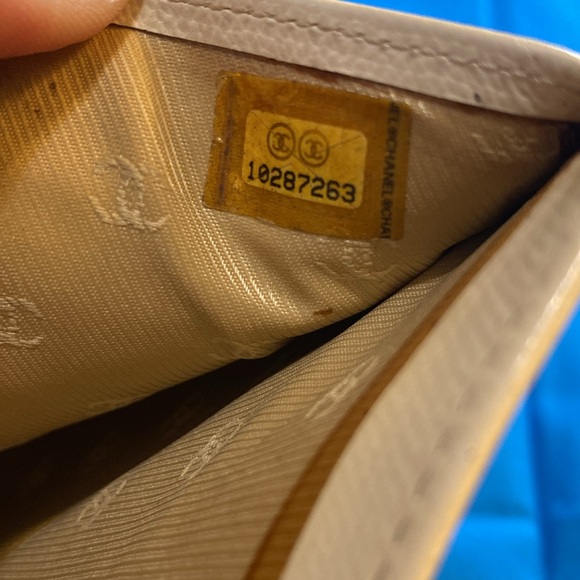 Chanel Folding Wallet in White - Picture 16 of 16